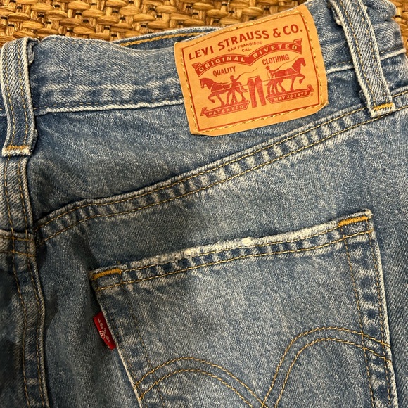 Levi’s light blue wide leg jeans. - Picture 4 of 4